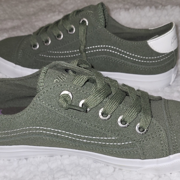 Blowfish Malibu Women’s Olive Green Low Top Sneakers Size 8 Casual Shoes - Picture 2 of 6
